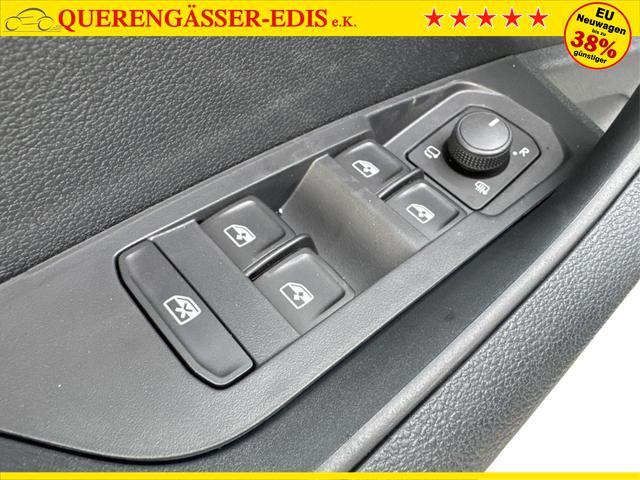 Skoda / Karoq / Silber / / / AHK+KAMERA+EL. HECKKL.+SHZ+ACC+KESSY+18''ALU