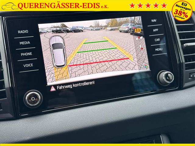 Skoda / Karoq / Silber / / / AHK+KAMERA+EL. HECKKL.+SHZ+ACC+KESSY+18''ALU