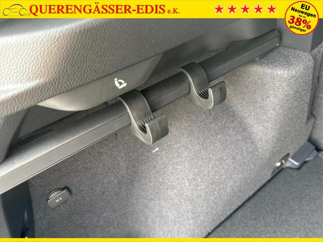 Skoda / Karoq / Silber / / / AHK+KAMERA+EL. HECKKL.+SHZ+ACC+KESSY+18''ALU