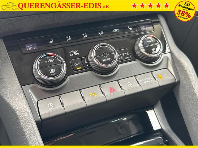 Skoda / Karoq / Silber / / / AHK+KAMERA+EL. HECKKL.+SHZ+ACC+KESSY+18''ALU