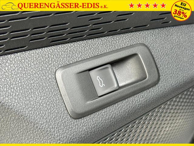 Skoda / Octavia Combi / Schwarz / / / AHK+KAMERA+ACC+EL. HECKKL+SHZ