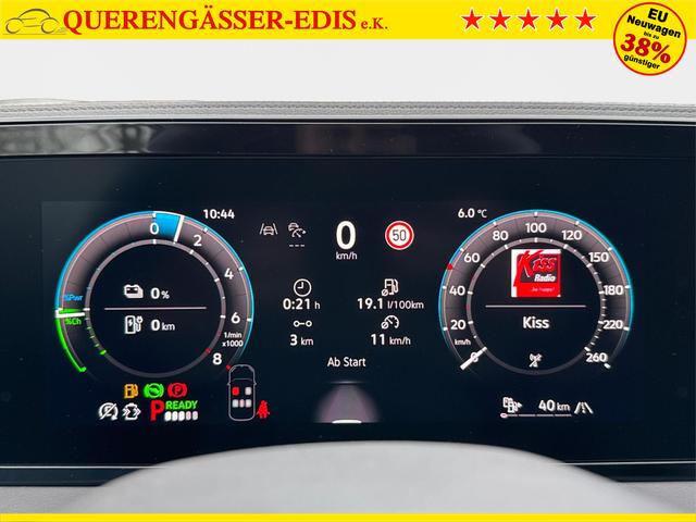 Volkswagen / Tiguan / Grau / / / PLUG-IN+PANO+AHK+HD MATRIX+NAVI+BLACK STYLE+20 LM+ACC
