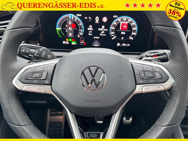 Volkswagen / Tiguan / Grau / / / PLUG-IN+PANO+AHK+HD MATRIX+NAVI+BLACK STYLE+20 LM+ACC
