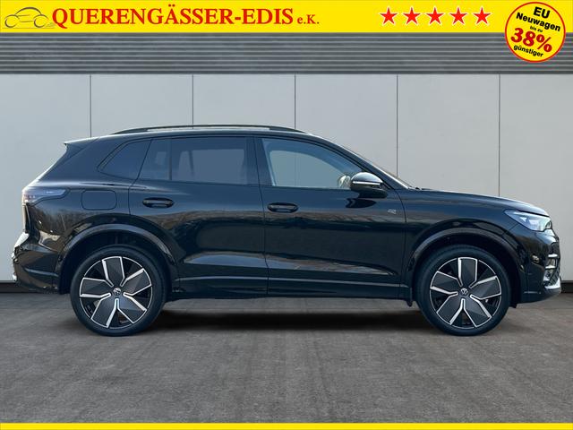 Volkswagen / Tiguan / Schwarz / / / 4 MOT+AHK+NAVI+PANORAMA+EL. HECK.+20 ALU