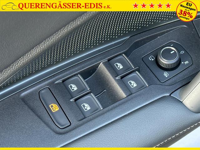 Volkswagen / Tiguan / Schwarz / / / 4 MOT+AHK+NAVI+PANORAMA+EL. HECK.+20 ALU