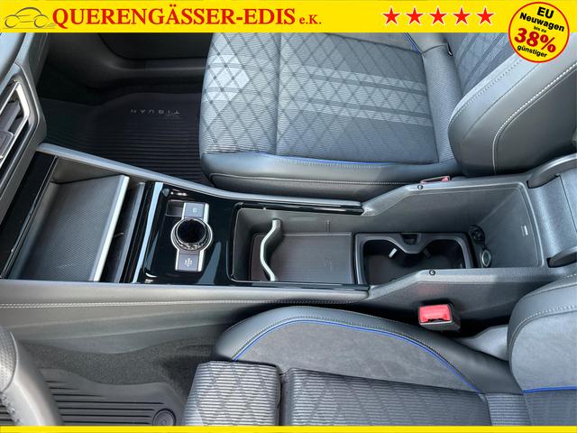 Volkswagen / Tiguan / Schwarz / / / 4 MOT+AHK+NAVI+PANORAMA+EL. HECK.+20 ALU