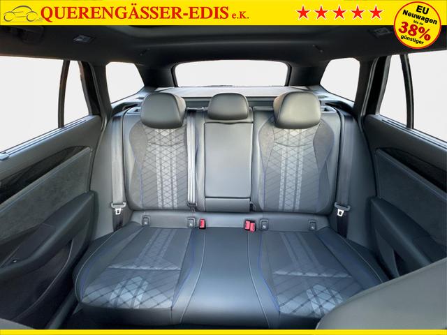 Volkswagen / Passat Variant / Schwarz / / / 4WD+PANO+AHK+HARMAN+NAVI+HUD+Matrix+ACC, Beispielbilder, ggf. teilweise mit Sonderausstattung