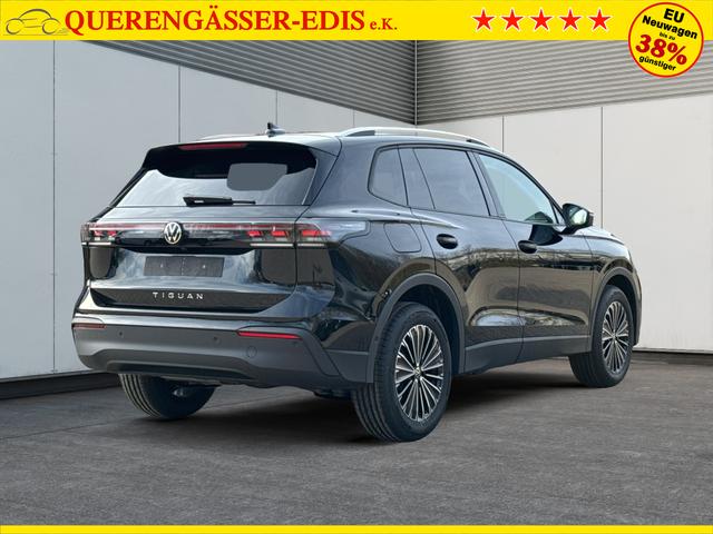 Volkswagen / Tiguan / Schwarz / / / (Life+) AHK+LED+ACC+KAMERA+el.HECKKL.+SHZ+18ALU