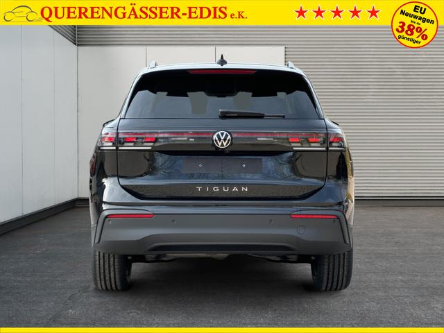 Volkswagen / Tiguan / Schwarz / / / (Life+) AHK+LED+ACC+KAMERA+el.HECKKL.+SHZ+18ALU
