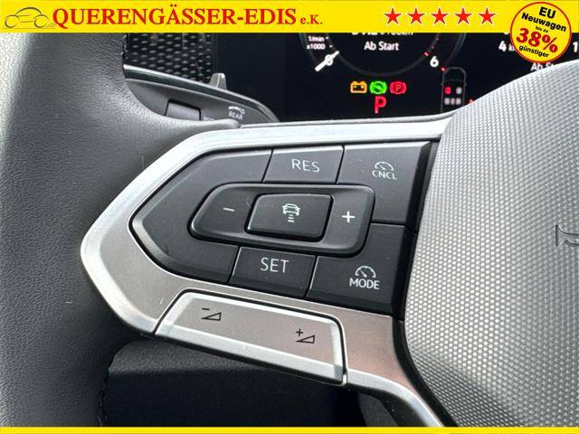 Volkswagen / Tiguan / Schwarz / / / (Life+) AHK+LED+ACC+KAMERA+el.HECKKL.+SHZ+18ALU