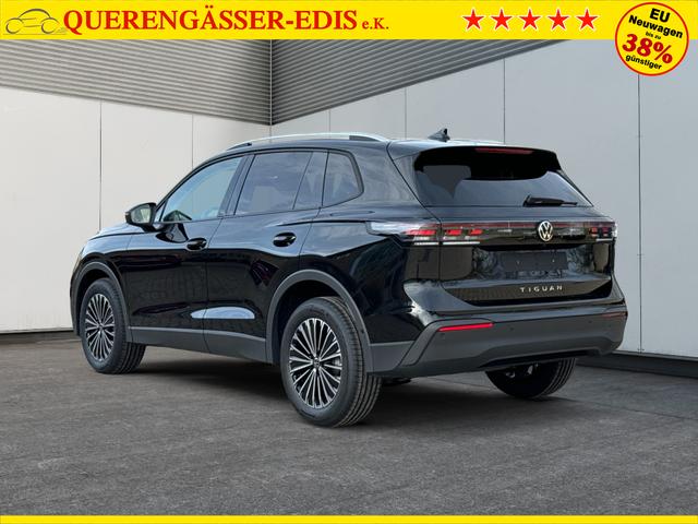 Volkswagen / Tiguan / Schwarz / / / (Life+) AHK+LED+ACC+KAMERA+el.HECKKL.+SHZ+18ALU
