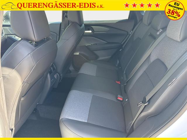 Nissan / Qashqai / Wei&szlig; / / / EL. HECKKL+HEAD-UP+KAMERA+ACC+PDC+SHZ+LED , Beispielbilder, ggf. teilweise mit Sonderausstattung
