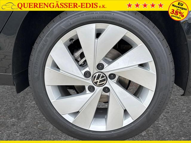 Volkswagen / Golf / Schwarz / / / ACC+SHZ+KLIMA+KAMERA+APP CONNECT+LED+17 ALU