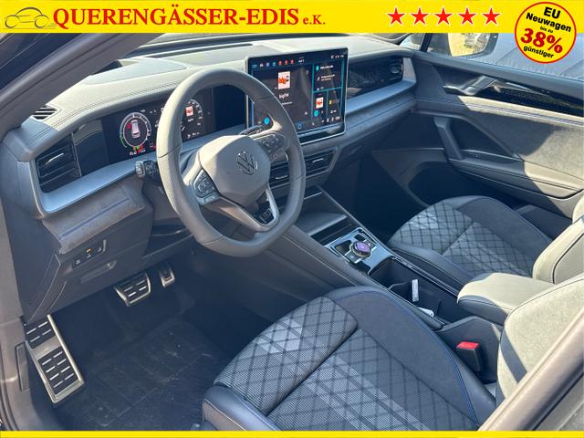 Volkswagen / Tayron / Schwarz / / / PLUG-IN+PANO+AHK+HuD+MATRIX+360 KAM+20ALU+ACC+eHK+BLACK STYLE, Beispielbilder, ggf. teilweise mit Sonderausstattung
