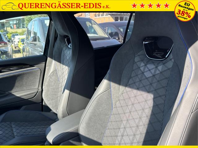 Volkswagen / Tayron / Schwarz / / / PLUG-IN+PANO+AHK+HuD+MATRIX+360 KAM+20ALU+ACC+eHK+BLACK STYLE, Beispielbilder, ggf. teilweise mit Sonderausstattung