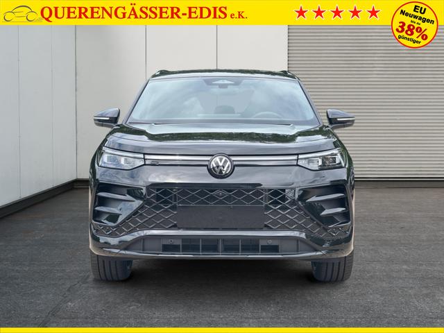 Volkswagen / Tayron / Schwarz / / / PLUG-IN+PANO+AHK+HuD+MATRIX+360 KAM+20ALU+ACC+eHK+BLACK STYLE, Beispielbilder, ggf. teilweise mit Sonderausstattung