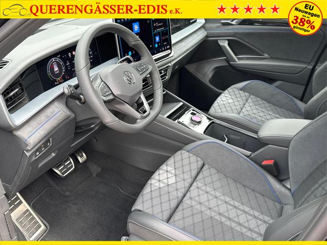 Volkswagen / Tayron / Schwarz / / / PLUG-IN+PANO+AHK+HuD+MATRIX+360 KAM+20ALU+ACC+eHK+BLACK STYLE, Beispielbilder, ggf. teilweise mit Sonderausstattung