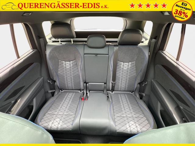 Volkswagen / Tayron / Schwarz / / / PLUG-IN+PANO+AHK+HuD+MATRIX+360 KAM+20ALU+ACC+eHK+BLACK STYLE, Beispielbilder, ggf. teilweise mit Sonderausstattung