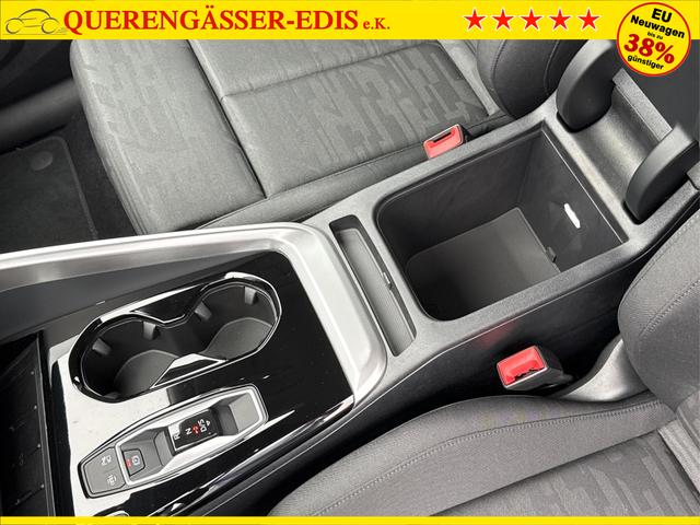Audi / Q5 / Wei&szlig; / / / QUATTRO+AHK+NAVI+KAMERA+SHZ+PDC+ACC