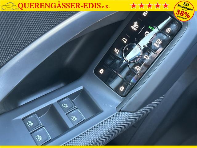 Audi / Q5 / Schwarz / / / QUATTRO+NAVI+KAMERA+AHK+PANO+SHZ+PDC+ACC