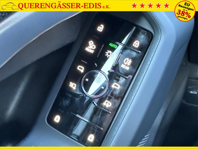 Audi / Q5 / Schwarz / / / QUATTRO+NAVI+KAMERA+AHK+PANO+SHZ+PDC+ACC