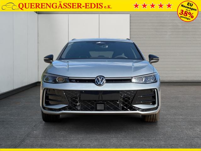 Volkswagen / Passat Variant / Silber / / / LEDER+PANO+AHK+MATRIX+eHK+360 KAM+NAVI+HUD, Beispielbilder, ggf. teilweise mit Sonderausstattung
