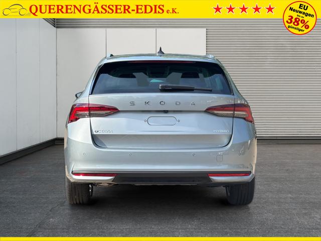 Skoda / Octavia Combi / Silber / / / ACC+AHK+eHK+KAM+PDC+LED+17ALU+SHZ