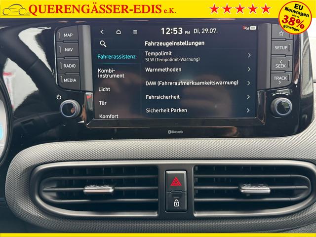 Neue Huyndai i10 Automatik grün