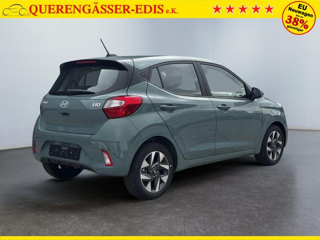 Neue Huyndai i10 Automatik grün
