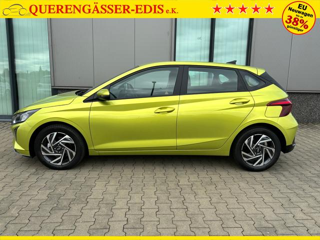 Hyundai i20 Comfort 1.2i 79PS, LUCID-LIME-Metallic, 5 Jahre Garantie, NAVIGATION 10,25", Klima, Parksensoren hinten, Rückfahrkamera, Alarm, Lederlenkrad, Tempomat, Armlehne vorne, Reserverad, 4x elektr. Fensterheber, Fernlicht-Assistent 