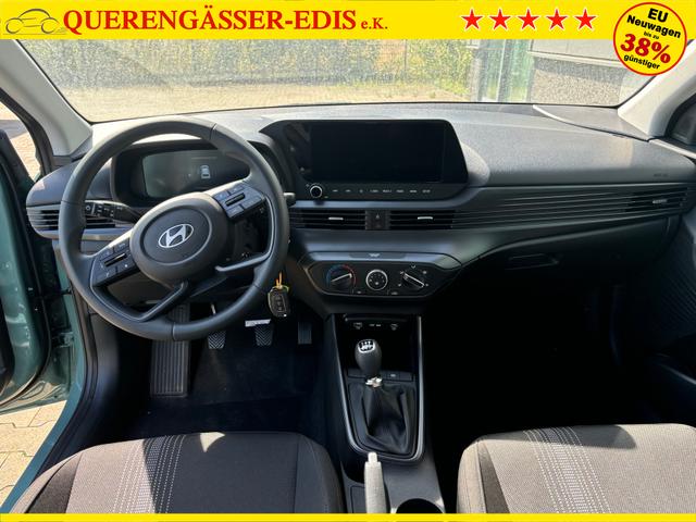 Hyundai i20 Comfort 1.2i 79PS, LUCID-LIME-Metallic, 5 Jahre Garantie, NAVIGATION 10,25", Klima, Parksensoren hinten, Rückfahrkamera, Alarm, Lederlenkrad, Tempomat, Armlehne vorne, Reserverad, 4x elektr. Fensterheber, Fernlicht-Assistent 