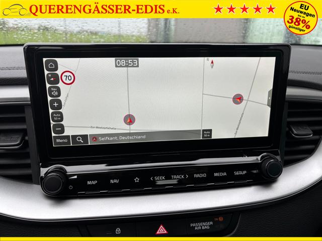 Kia Ceed Sportswagon Spin 1.5 T-GDI 140PS 6-Gang, LUNAR-SILVER METALLIC, 16" Alu, Klimaanlage, Winter-Paket, Navi 10,25", Parksensoren hinten, Rückfahrkamera, Tempomat, Dachreling, Lederlenkrad 