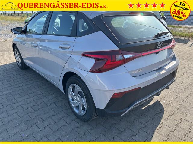 Hyundai i20 Comfort 1.2i 79PS, LUMEN-GRAY-Metallic, 5 Jahre Garantie, NAVIGATION 10,25", Klima, Parksensoren hinten, Rückfahrkamera, Alarm, Lederlenkrad, Tempomat, Armlehne vorne, Reserverad, 4x elektr. Fensterheber, Fernlicht-Assistent 