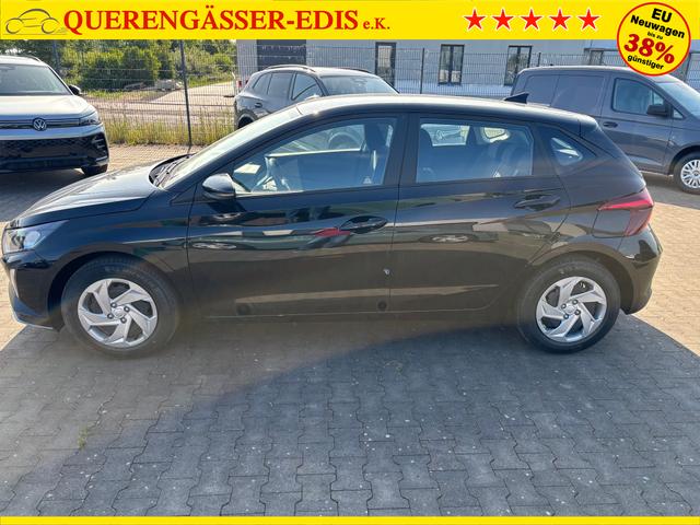 Hyundai i20 Comfort 1.2i 79PS, SCHWARZ-Metallic, 5 Jahre Garantie, NAVIGATION 10,25", Klima, Parksensoren hinten, Rückfahrkamera, Alarm, Lederlenkrad, Tempomat, Armlehne vorne, Reserverad, 4x elektr. Fensterheber, Fernlicht-Assistent 