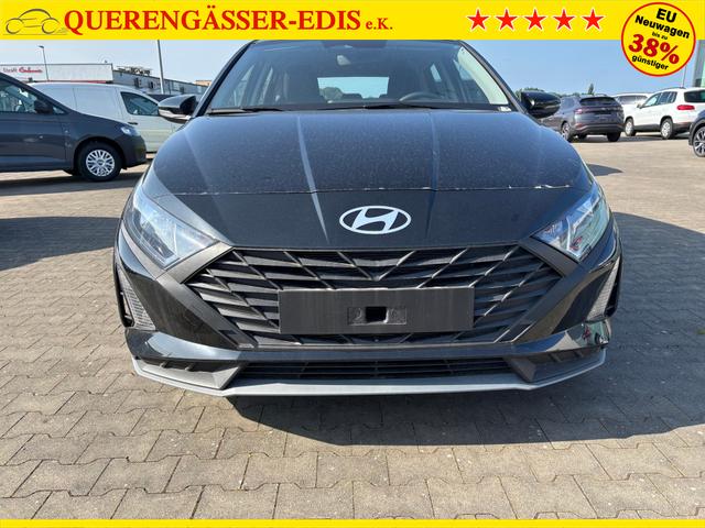 Hyundai i20 Comfort 1.2i 79PS, SCHWARZ-Metallic, 5 Jahre Garantie, NAVIGATION 10,25", Klima, Parksensoren hinten, Rückfahrkamera, Alarm, Lederlenkrad, Tempomat, Armlehne vorne, Reserverad, 4x elektr. Fensterheber, Fernlicht-Assistent 