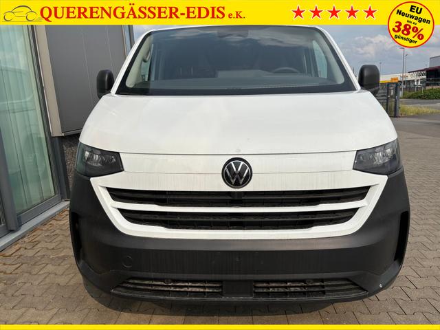 Volkswagen T7 Kastenwagen Basis 2.0 TDI 150PS, Weiß, 2-Zonen-Klimautomatik, M-Lederlenkrad, Anhängerkupplung, Parksensoren vorn/hinten, Rückfahrkamera, Frontscheibe beheizbar, Ganzjahresreifen, Sitzpaket 46 (inkl. Sitzheizung), Reserverad, 70l Tank, Laderaumpaket 