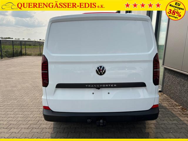 Volkswagen T7 Kastenwagen Basis 2.0 TDI 150PS, Weiß, 2-Zonen-Klimautomatik, M-Lederlenkrad, Anhängerkupplung, Parksensoren vorn/hinten, Rückfahrkamera, Frontscheibe beheizbar, Ganzjahresreifen, Sitzpaket 46 (inkl. Sitzheizung), Reserverad, 70l Tank, Laderaumpaket 