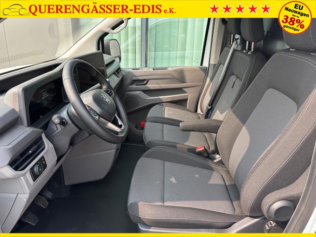 Volkswagen T7 Kastenwagen Basis 2.0 TDI 150PS, Weiß, 2-Zonen-Klimautomatik, M-Lederlenkrad, Anhängerkupplung, Parksensoren vorn/hinten, Rückfahrkamera, Frontscheibe beheizbar, Ganzjahresreifen, Sitzpaket 46 (inkl. Sitzheizung), Reserverad, 70l Tank, Laderaumpaket 