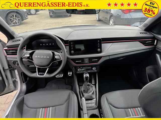 Skoda Scala Monte Carlo 1.0 TSI 115PS DSG, MOON-WHITE MET, Panoramadach, 17"Alu, Climatronic, MATRIX-LED, Kessy, Verlängerte Heckscheibe, SunSet, Parksensoren vorn/hinten, Rückfahrkamera, Tempomat, Winter-Paket, Sport-M-Lederlenkrad beheizt, Virtual Cockpit, Radio 8", SmartLin 