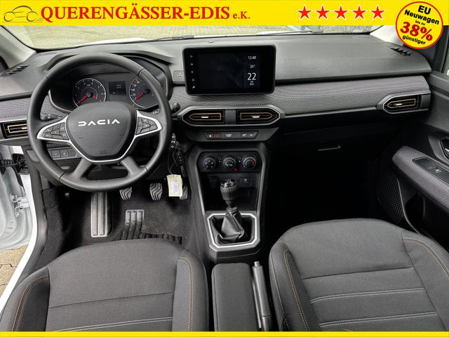 Dacia Sandero Stepway Expression 1.0 ECO-G100 LPG-GASANLAGE/BENZIN, Safari-Grün Metallic, MEDIA NAVIGATION 8", Klimaanlage, Parksensoren hinten, Tempomat, Dachreling, Lederlenkrad, 4x elektr. Fensterheber, Armlehne, Spiegel einstell-/beheizbar, ZV mit Fernbedienung 