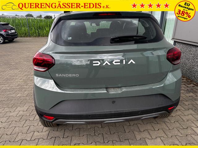 Dacia Sandero Stepway Expression 1.0 ECO-G100 LPG-GASANLAGE/BENZIN, Safari-Grün Metallic, MEDIA NAVIGATION 8", Klimaanlage, Parksensoren hinten, Tempomat, Dachreling, Lederlenkrad, 4x elektr. Fensterheber, Armlehne, Spiegel einstell-/beheizbar, ZV mit Fernbedienung 