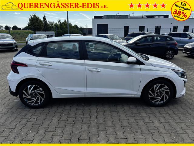Hyundai i20 Comfort 1.2i 79PS, Sonderfarbe ATLAS-WHITE, DESIGN-PACK: 16" ALUFELGEN + LED, 5 Jahre Garantie, NAVIGATION 10,25", Klima, Parksensoren hinten, Rückfahrkamera, Alarm, Lederlenkrad, Tempomat, Armlehne vorne, Reserverad, 4x elektr. Fensterheber, Fernlicht-Assistent 