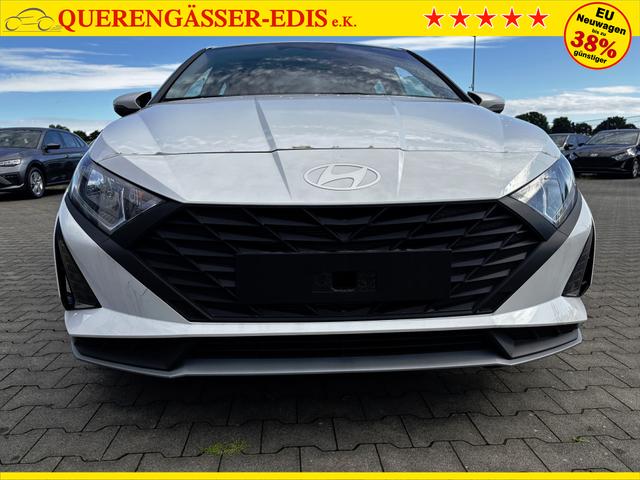 Hyundai i20 Comfort 1.2i 79PS, Sonderfarbe ATLAS-WHITE, DESIGN-PACK: 16" ALUFELGEN + LED, 5 Jahre Garantie, NAVIGATION 10,25", Klima, Parksensoren hinten, Rückfahrkamera, Alarm, Lederlenkrad, Tempomat, Armlehne vorne, Reserverad, 4x elektr. Fensterheber, Fernlicht-Assistent 