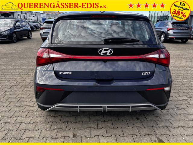Hyundai i20 Comfort 1.2i 79PS, AURORA-GRAU METALLIC, DESIGN-PACK: 16" ALUFELGEN + LED, 5 Jahre Garantie, NAVIGATION 10,25", Klima, Parksensoren hinten, Rückfahrkamera, Alarm, Lederlenkrad, Tempomat, Armlehne vorne, Reserverad, 4x elektr. Fensterheber, Fernlicht-Assistent 