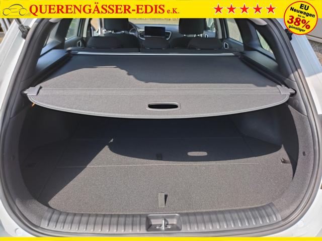 Kia Ceed Sportswagon Spin 1.5 T-GDI 140PS 6-Gang, Weiß, 16" Alu, Klimaanlage, Winter-Paket, Navi 10,25", Parksensoren hinten, Rückfahrkamera, Tempomat, Dachreling, Lederlenkrad 