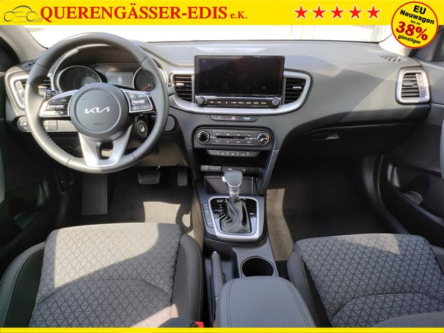 Kia Ceed Sportswagon Spin 1.5 T-GDI 140PS 7DCT AUTOMATIK, Weiß, 16" Alu, Klimaanlage, Winter-Paket, Navi 10,25", Parksensoren hinten, Rückfahrkamera, Tempomat, Dachreling, Lederlenkrad 