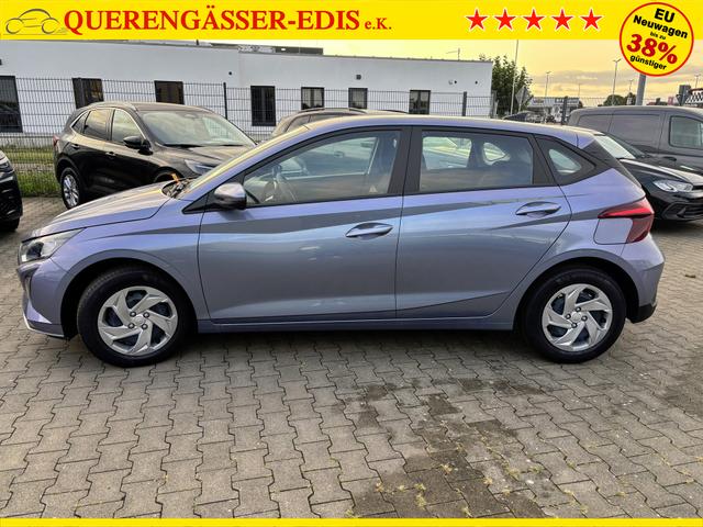 Hyundai i20 Comfort 1.2i 79PS, META-BLUE METALLIC, 5 Jahre Garantie, NAVIGATION 10,25", Klima, Parksensoren hinten, Rückfahrkamera, Alarm, Lederlenkrad, Tempomat, Armlehne vorne, Reserverad, 4x elektr. Fensterheber, Fernlicht-Assistent 