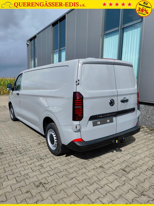 Volkswagen T7 Kastenwagen Basis 2.0 TDI 170PS AUTOMATIK LANG, Grau, HECKFLÜGELTÜREN, 2-Zonen-Klimautomatik, M-Lederlenkrad, Anhängerkupplung, Parksensoren vorn/hinten, Rückfahrkamera, Frontscheibe beheizbar, Ganzjahresreifen, Sitzpaket 46 (inkl. Sitzheizung), Reserverad, 70l Tank 