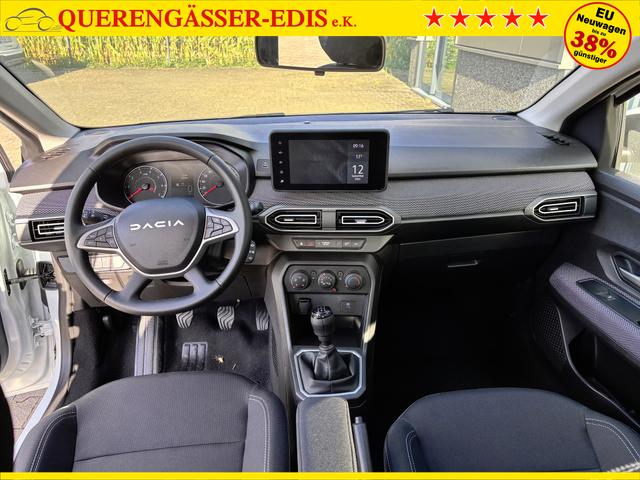 Dacia Sandero Expression 1.0 ECO-G 100 BENZIN/LPG-GASANLAGE, Weiß, Klimaanlage, Parksensoren hinten, Nebelscheinwerfer, Tempomat, Radio 8" + Smartphone-Integration, Lederlenkrad, Armlehne, Außenspiegel elektr. einstell-/beheizbar, Zentralverriegelung mit Fernbedienung 