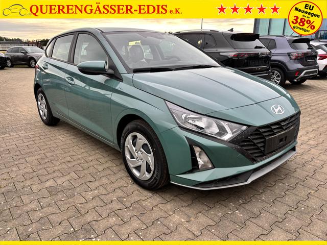 Hyundai i20 Comfort 1.2i 79PS, MANGROVE-GREEN, 5 Jahre Garantie, NAVIGATION 10,25", Klima, Parksensoren hinten, Rückfahrkamera, Alarm, Lederlenkrad, Tempomat, Armlehne vorne, Reserverad, 4x elektr. Fensterheber, Fernlicht-Assistent 